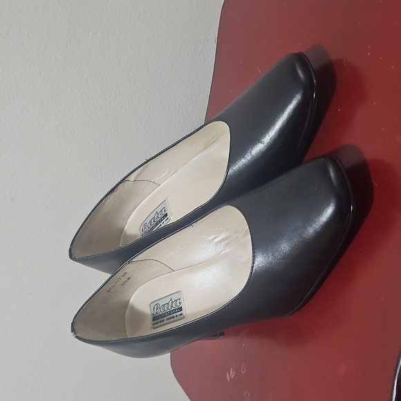 Vintage Leather Kitten Heels - Picture 2 of 6